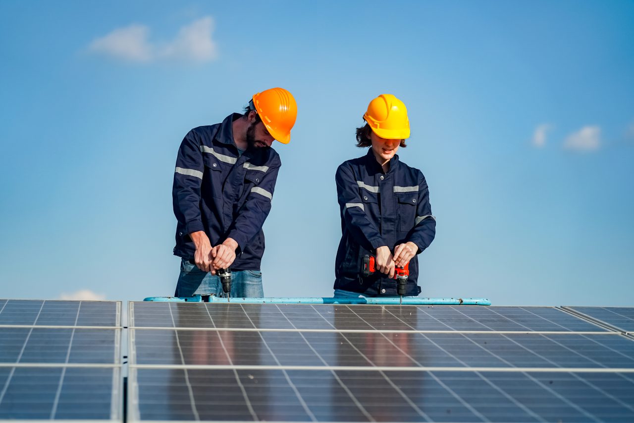 technology solar cell engineer service installation solar cell technician maintenance solar panels 1 e1696032594944